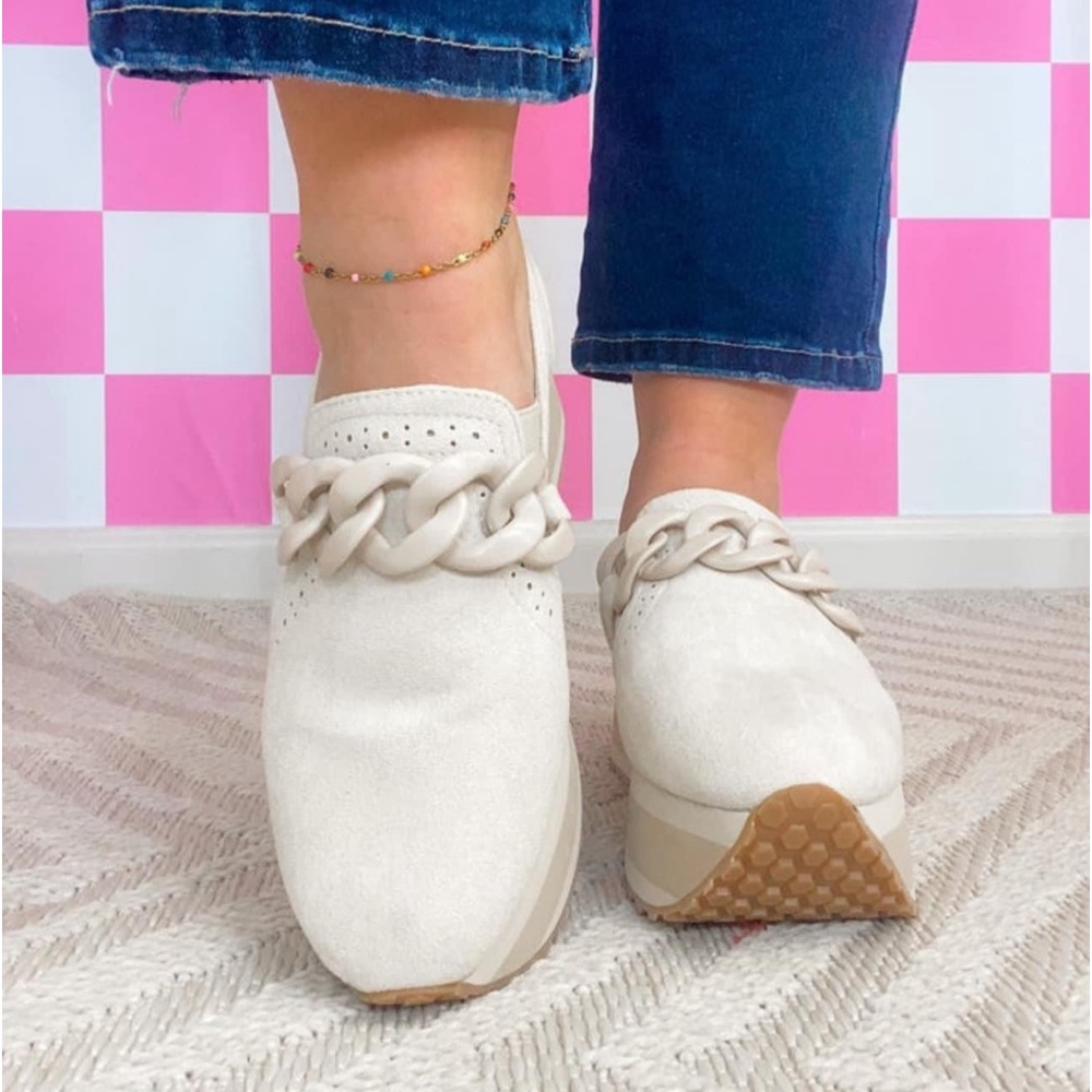 Brand new women’s shoes size 9!